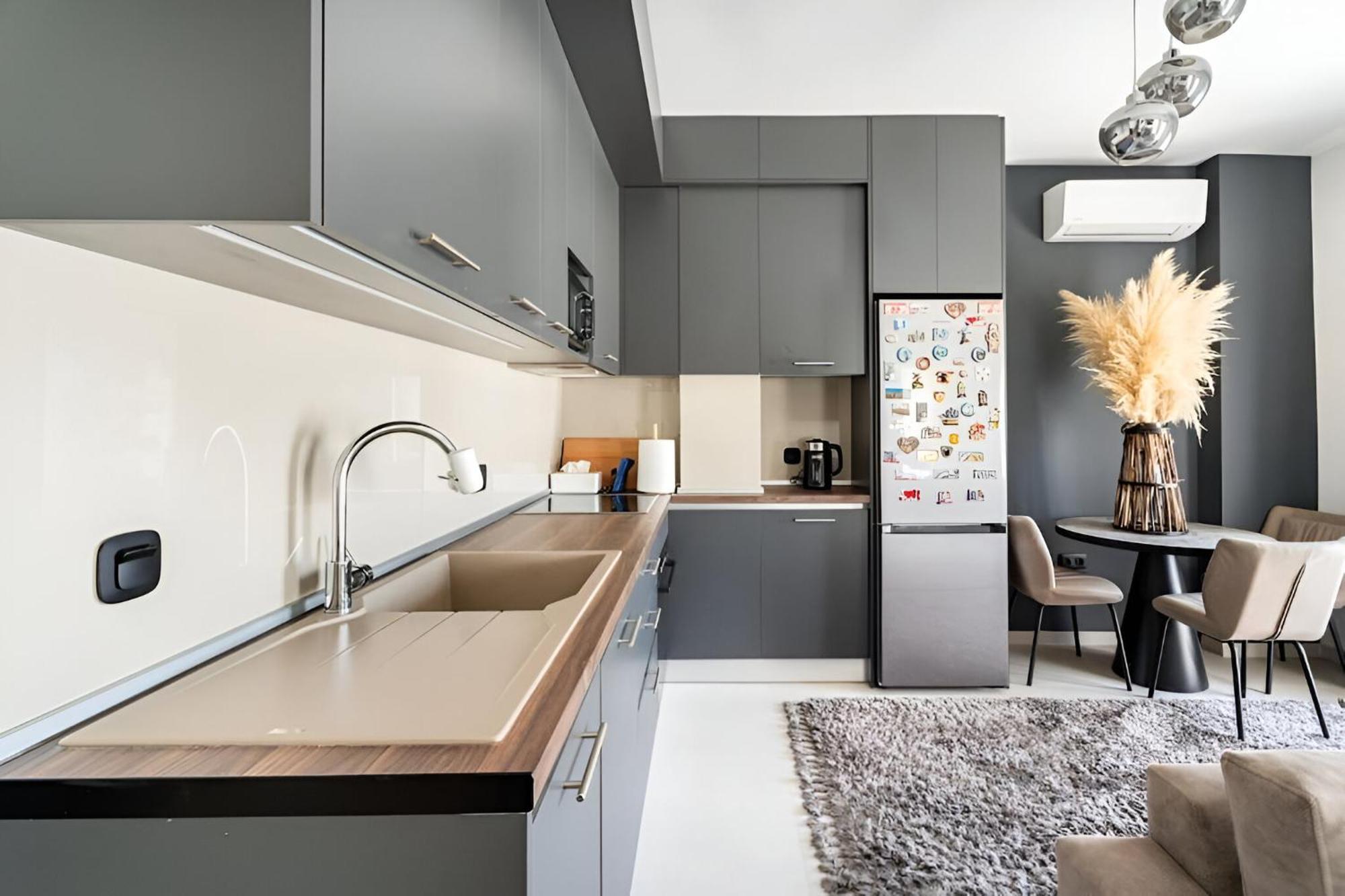 Elegant, Modern & Spacious Apartment In Thessaloniki With Balcony Buitenkant foto