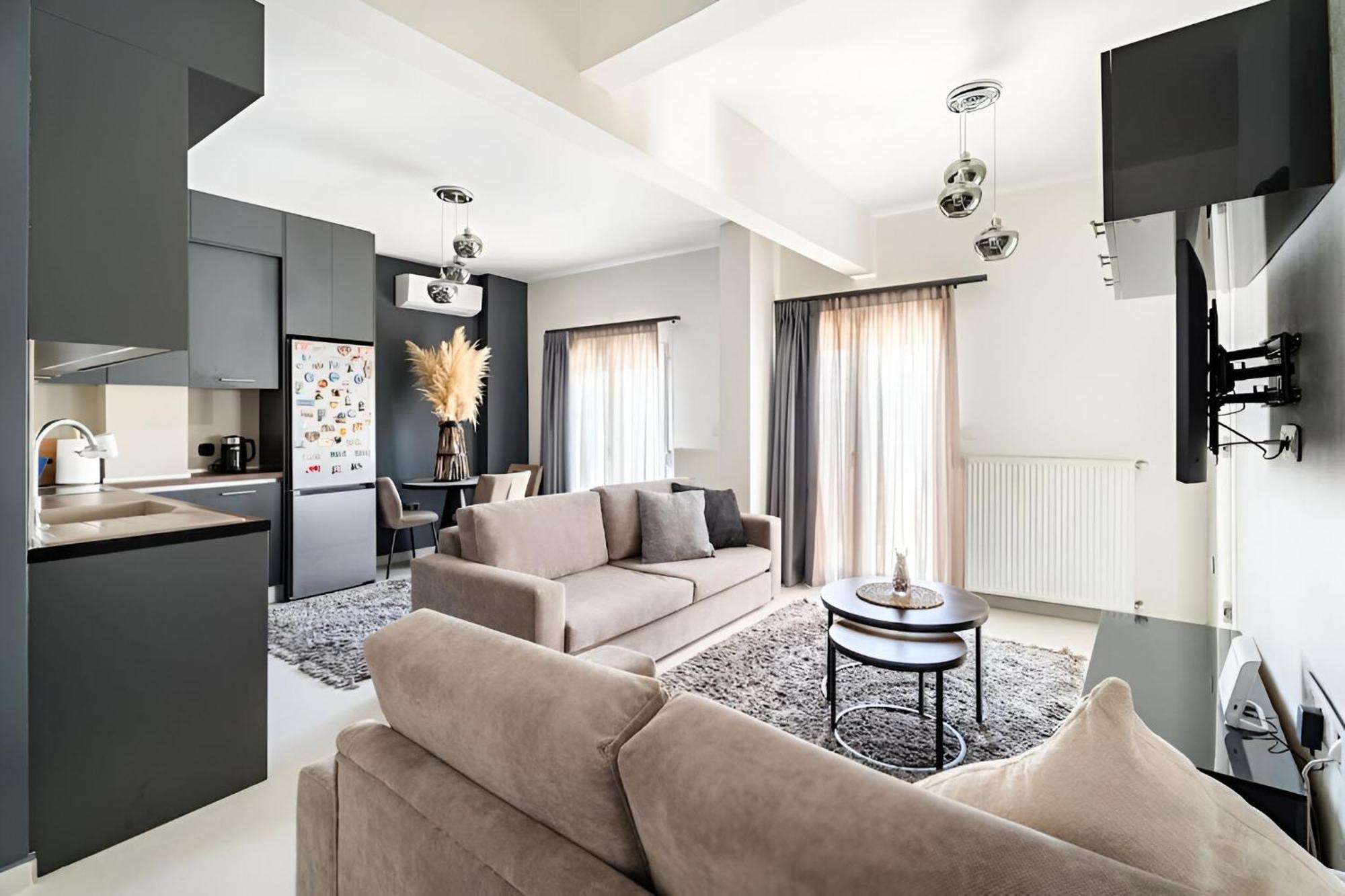 Elegant, Modern & Spacious Apartment In Thessaloniki With Balcony Buitenkant foto